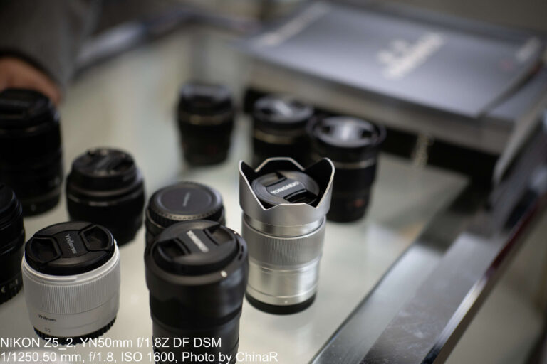 【CP+2026】CP+2026 Yongnuoブース取材｜約45,000円のYN85mm F1.8Z DSMほか50mm F1.8Z DF Lite・ソニーE向けAPS-Cレンズを展示。コスト重視の廉価AFレンズに特化した日本市場戦略と各製品の特徴・操作性を現地レポート