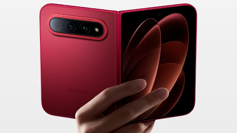 Xiaomi 18 Foldの西野紅カラーを開いた状態の公式画像