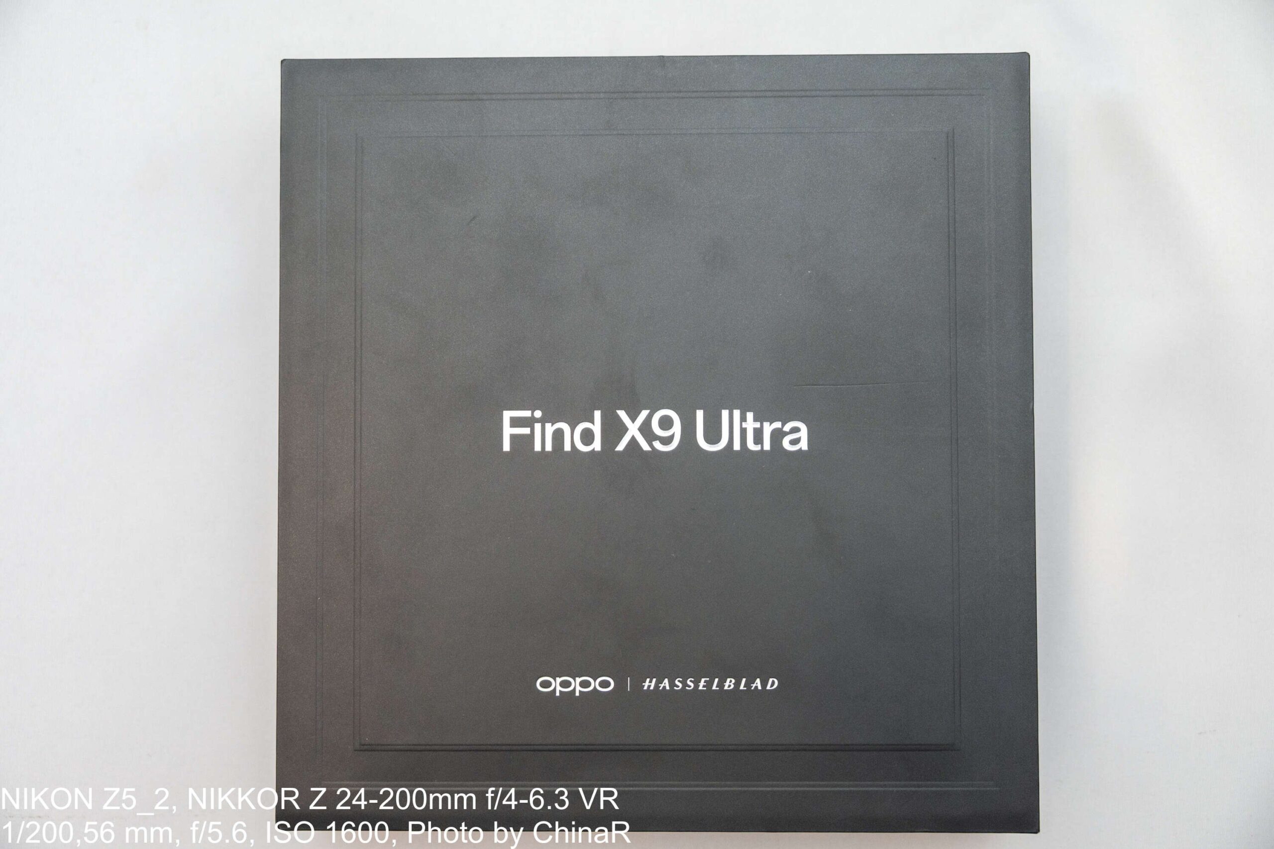 OPPO Find X9 Ultraの化粧箱の表面