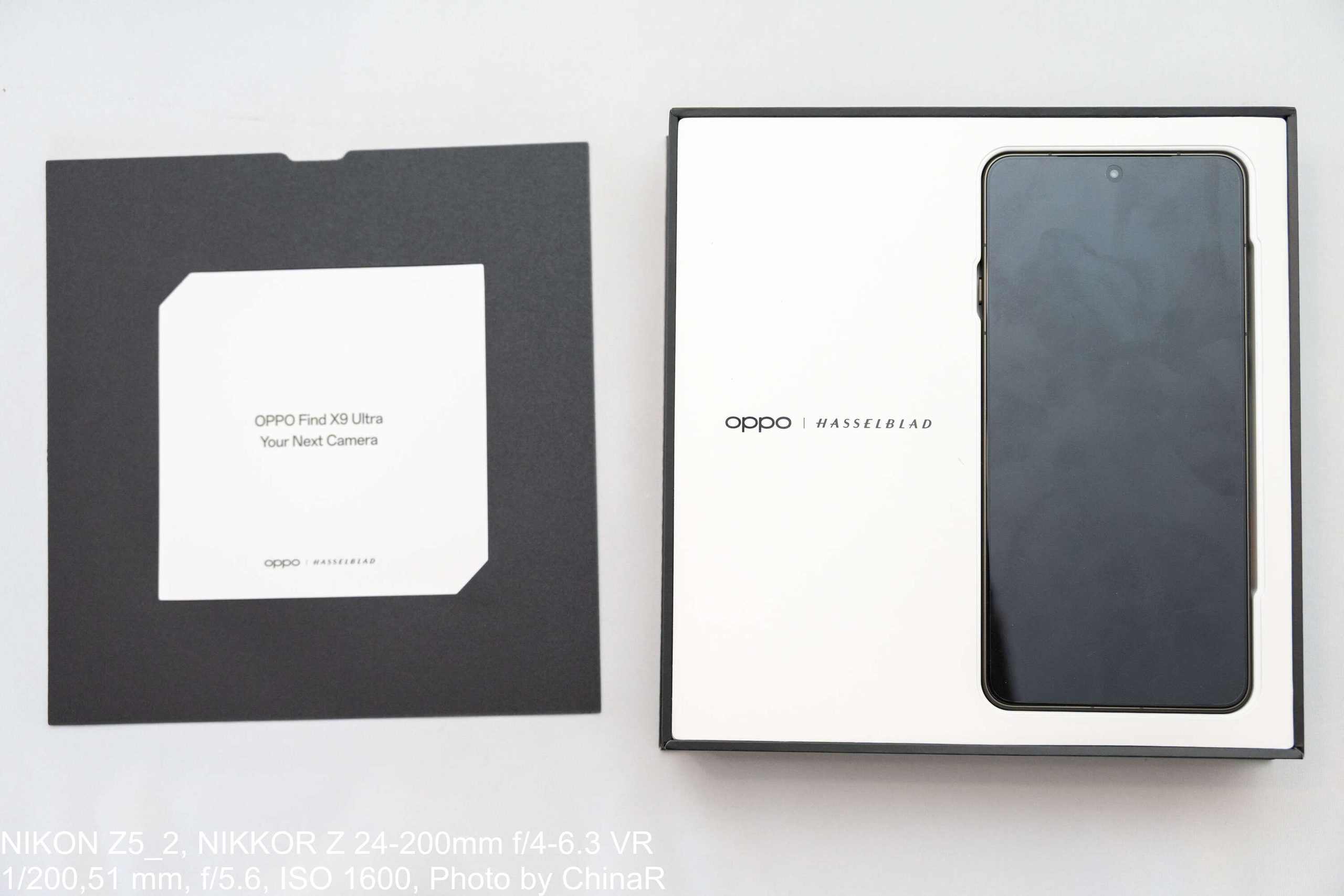 OPPO Find X9 Ultraの化粧箱を開けたところ
