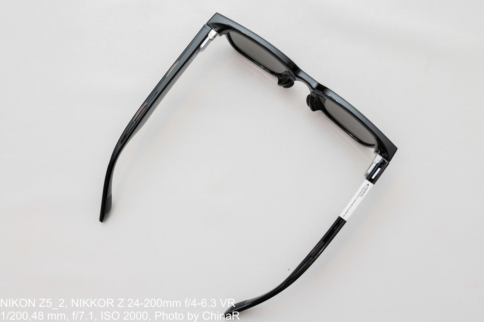 テンプルを開いたRokid Ai Glasses Styleを真上から見た様子