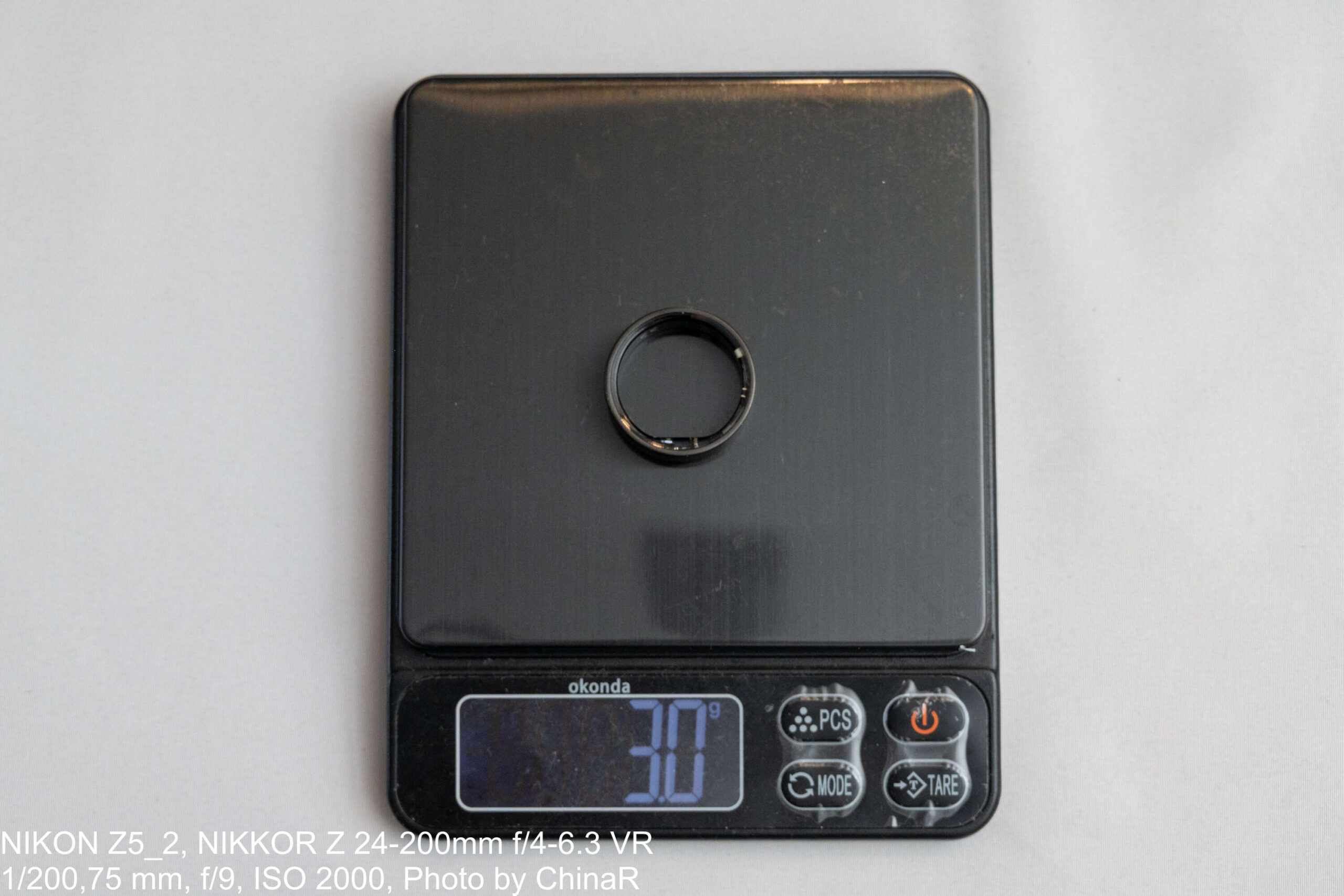 電子スケールで3.0gを示すUltrahuman Ring AIR