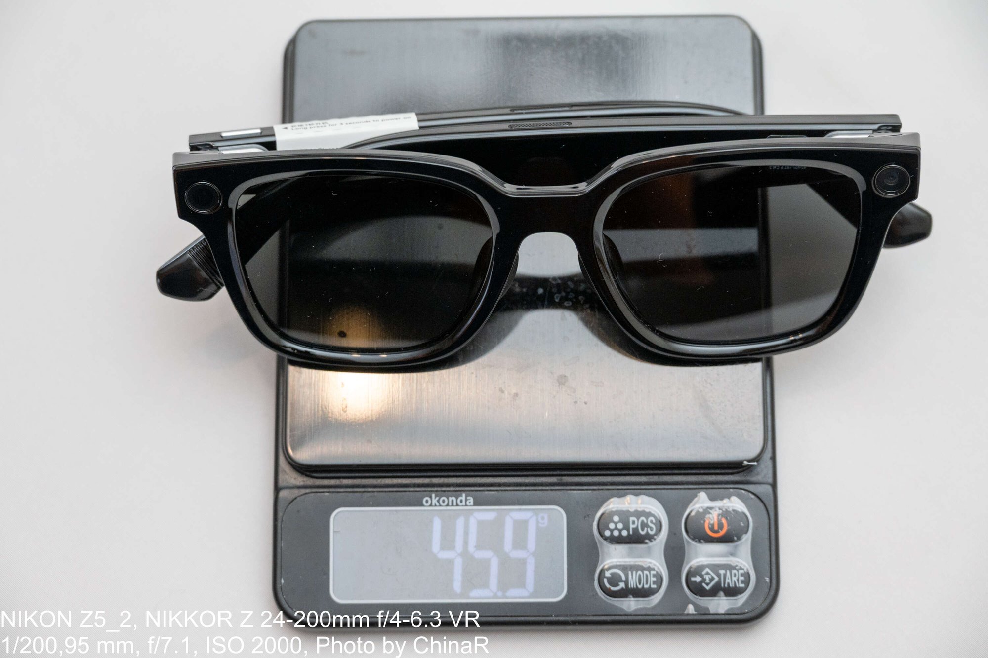 電子秤でレンズ込み45.9gを示すRokid Ai Glasses Style