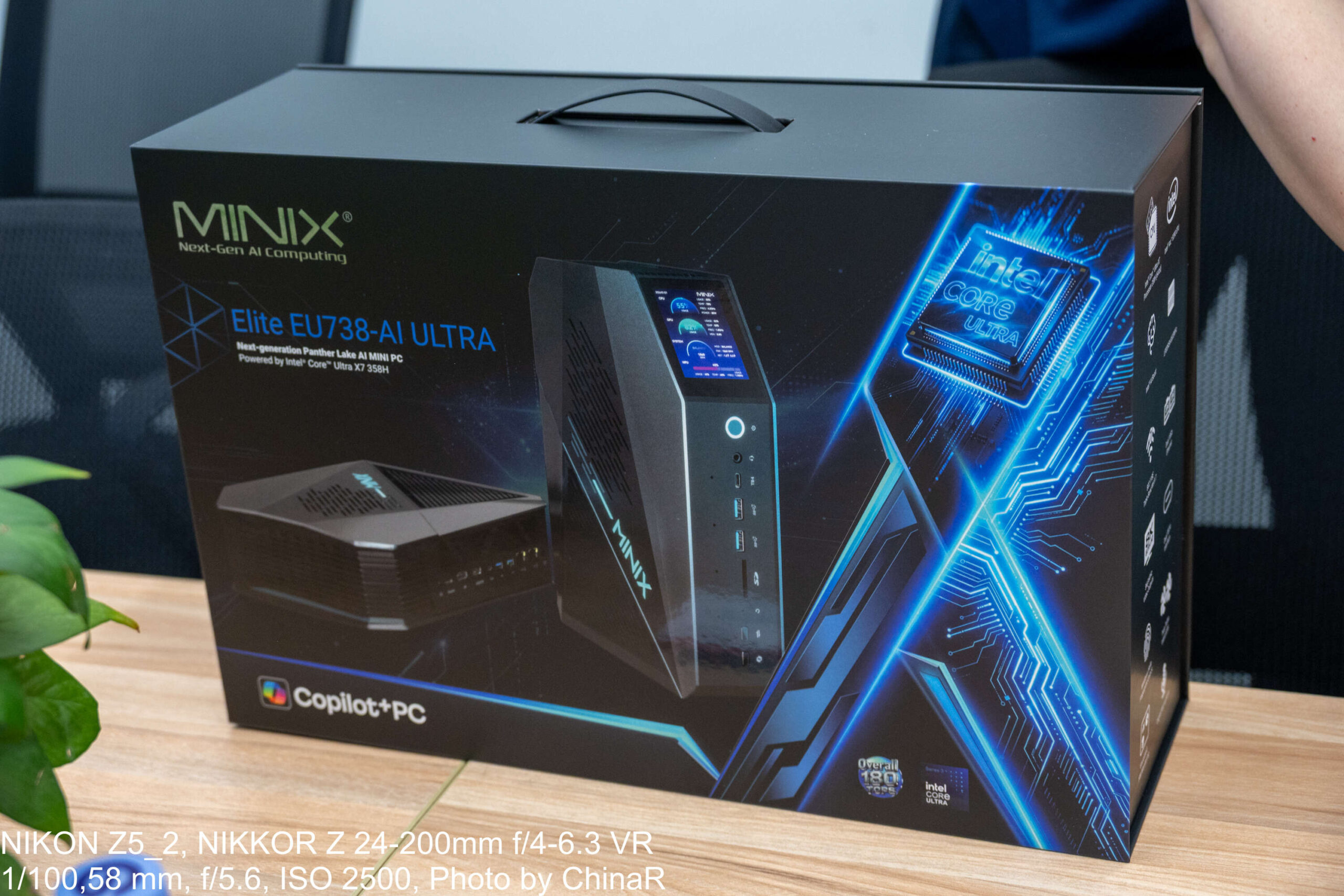 未発表機MINIX EU738-AI ULTRAの化粧箱。Core Ultra X7 358H、Overall 180 TOPS、Copilot+ PC