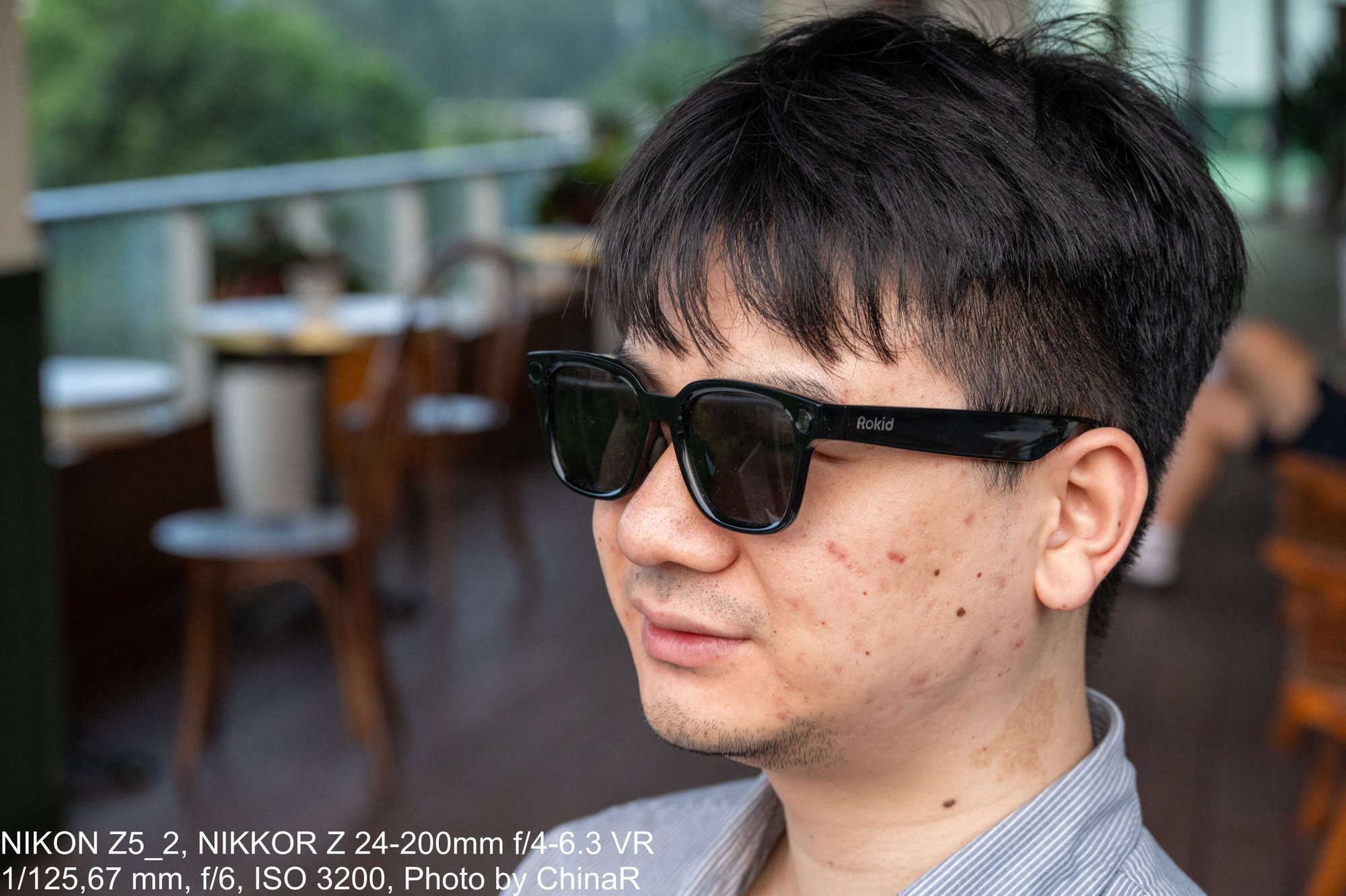 Rokid Ai Glasses Styleを斜め前からかけた様子