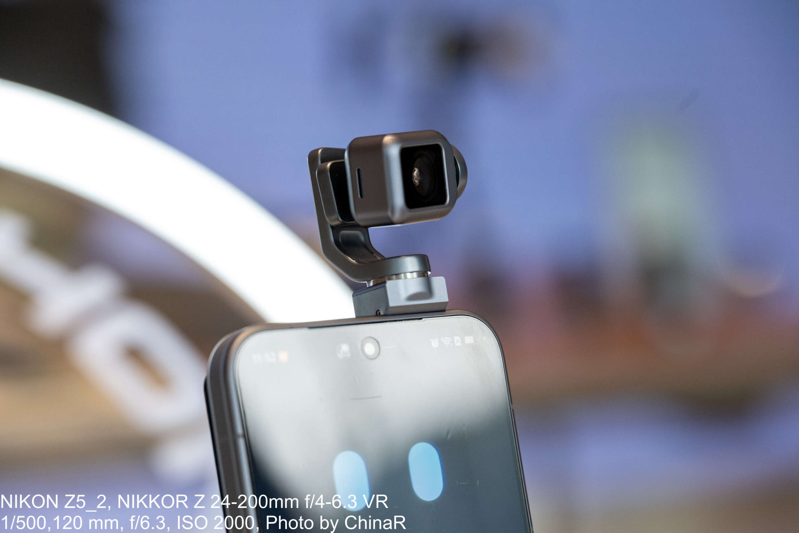 HONOR Robot Phoneのジンバルカメラを横から