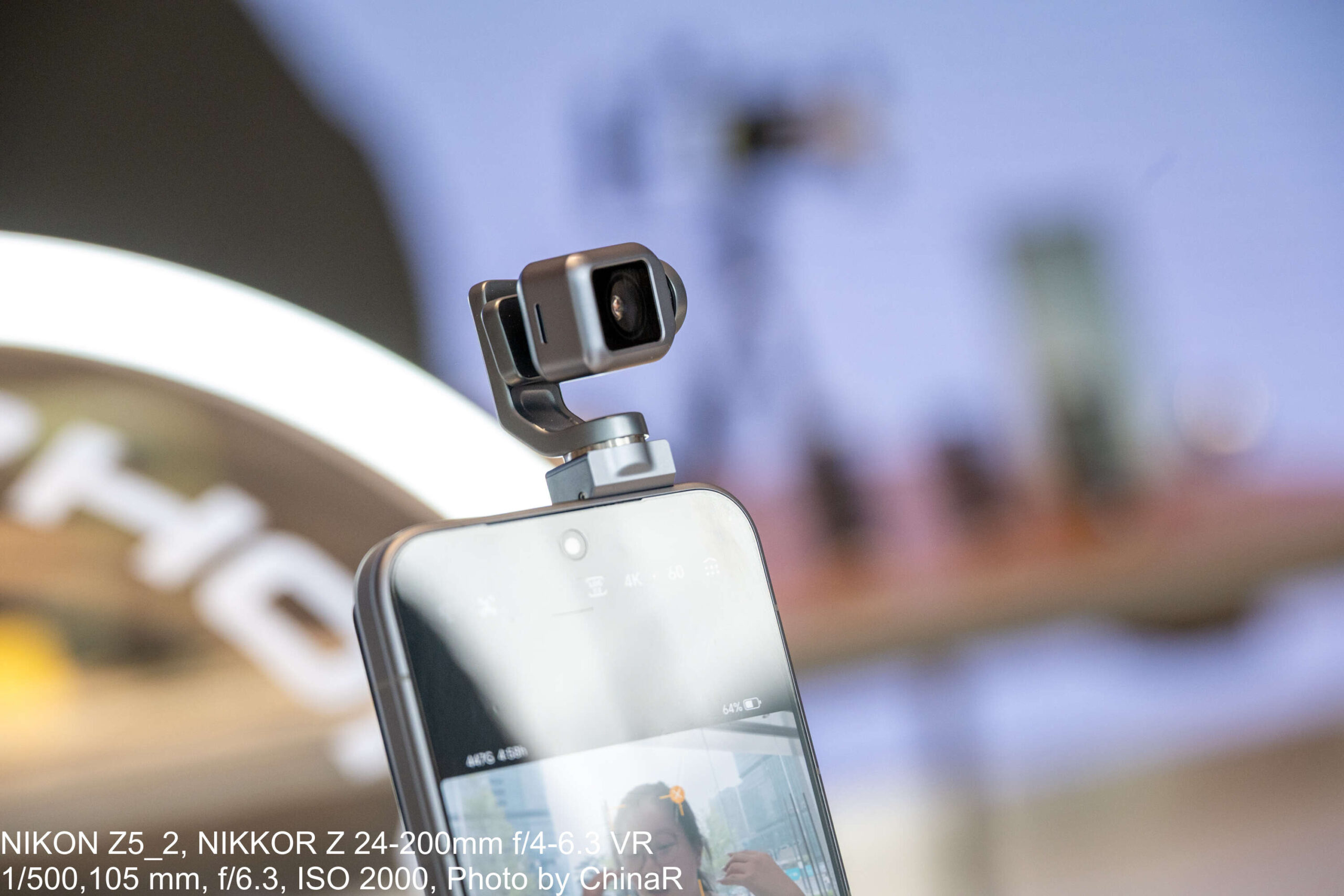 HONOR Robot Phoneのジンバルカメラのアップ