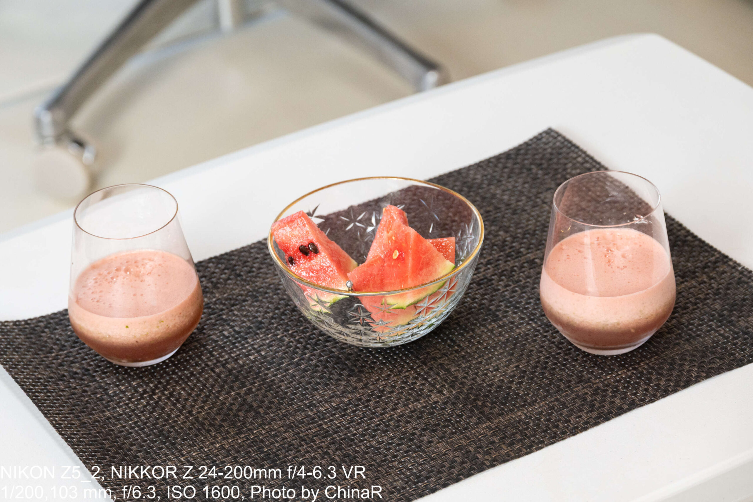 完成スムージー2杯とスイカの器