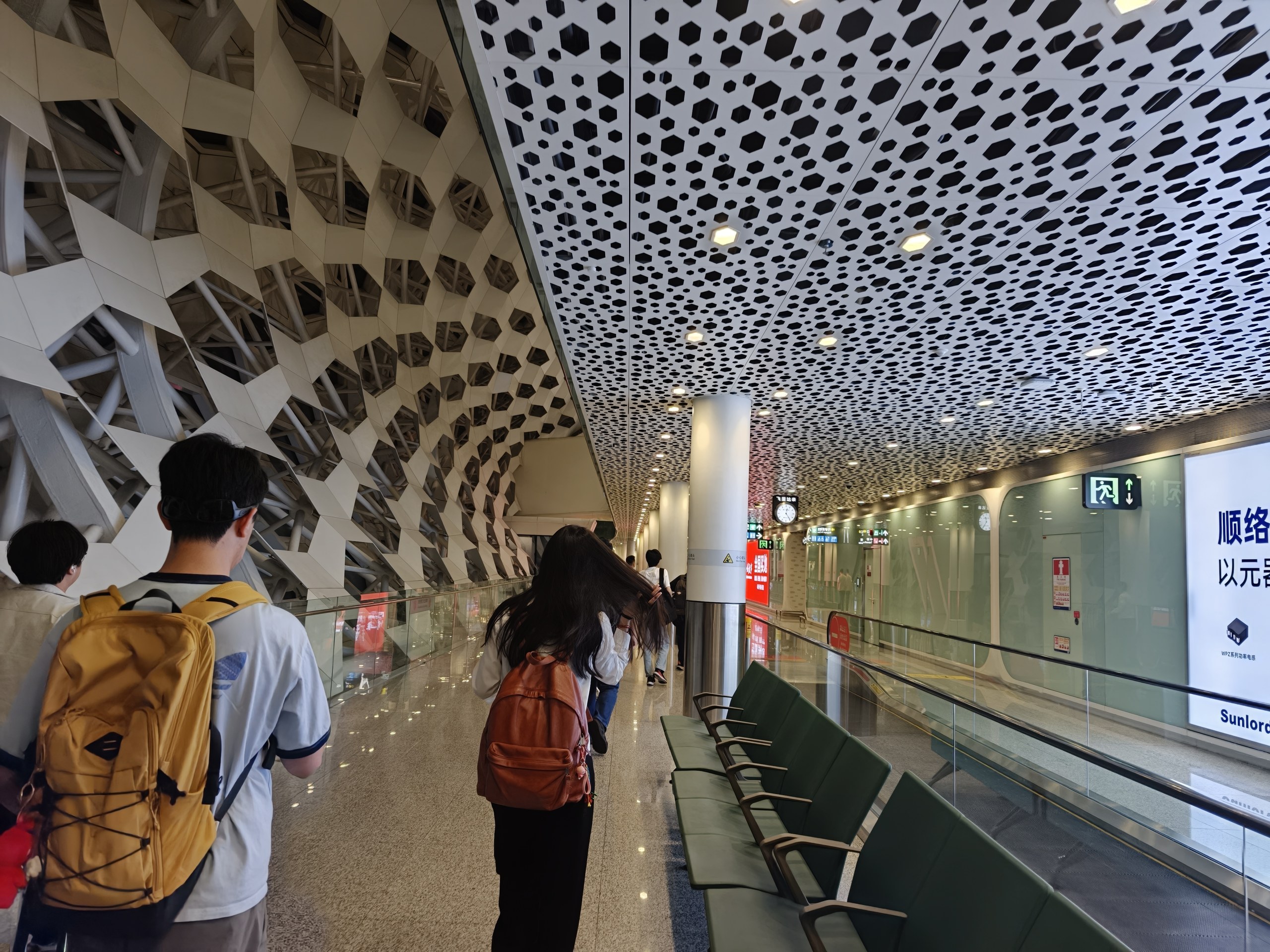 深圳宝安国際空港の到着通路