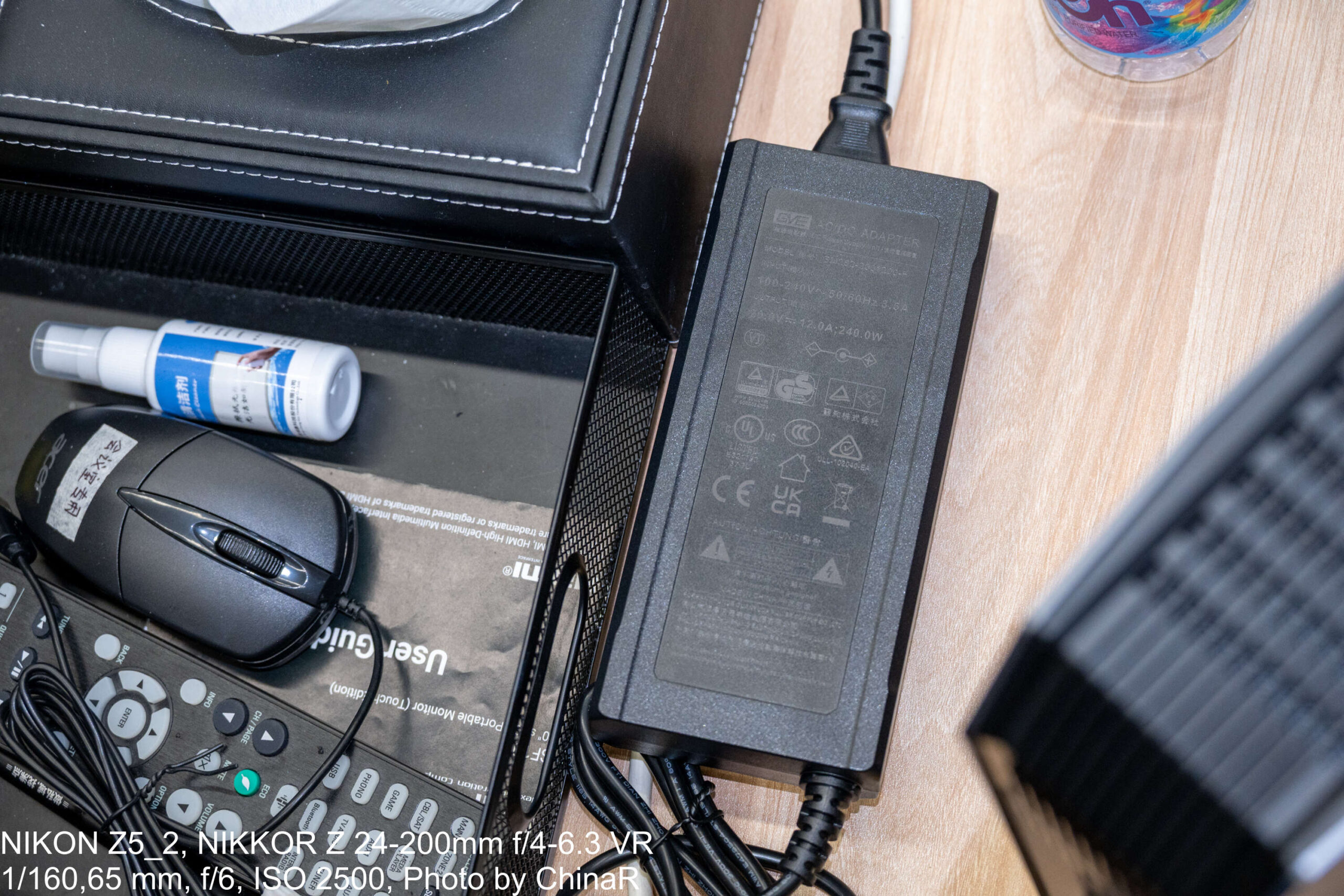 MINIX EU738-AI ULTRAに付属する20V 12A・240WのACアダプタ