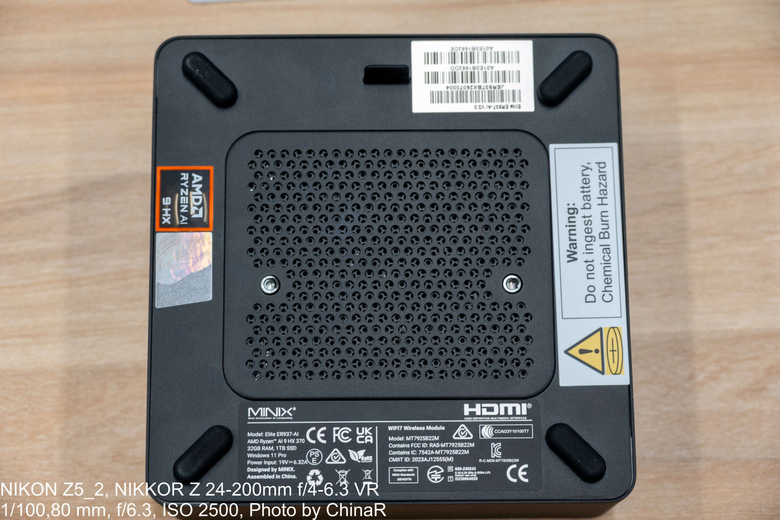 現行モデルMINIX ER937-AIの底面ラベル。Ryzen AI 9 HX 370