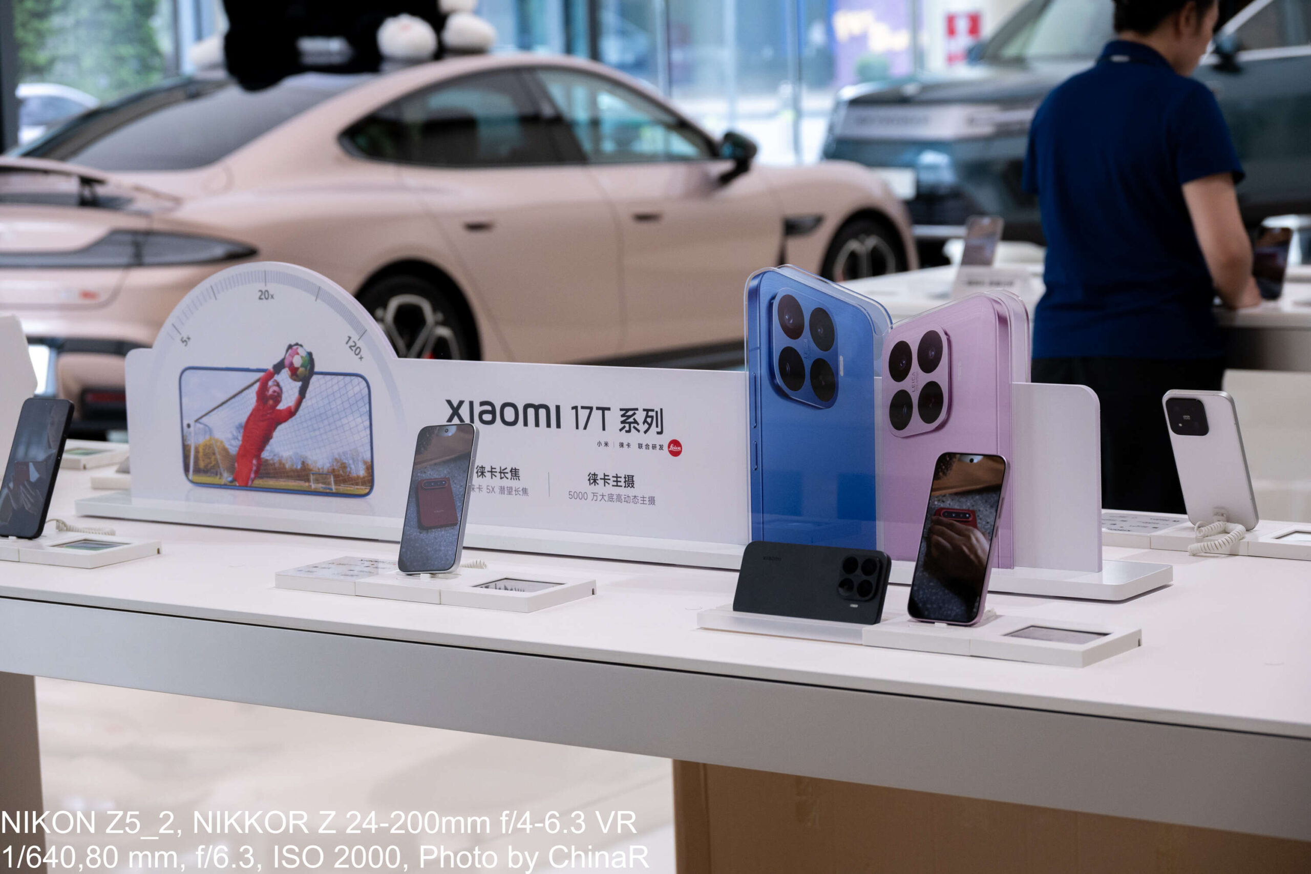 Xiaomi 17Tシリーズの展示台
