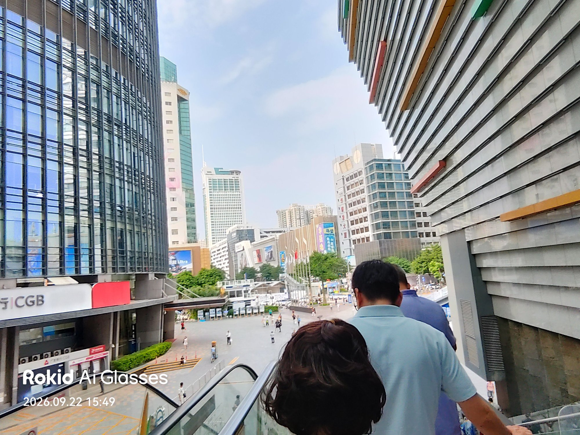 Rokid Ai Glasses Styleで撮影した屋外エスカレーターからの華強北
