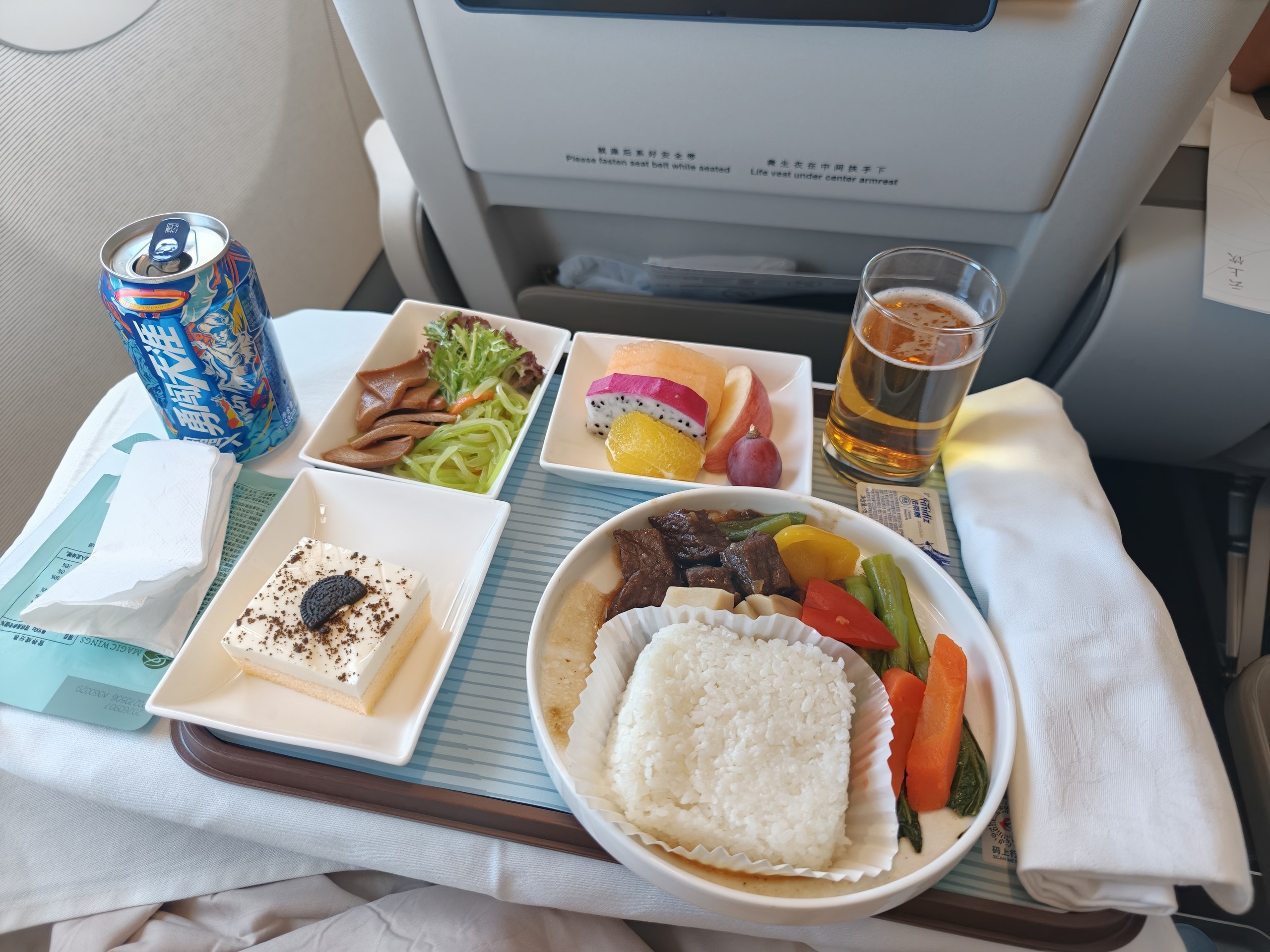 MU5338ビジネスクラスの機内食
