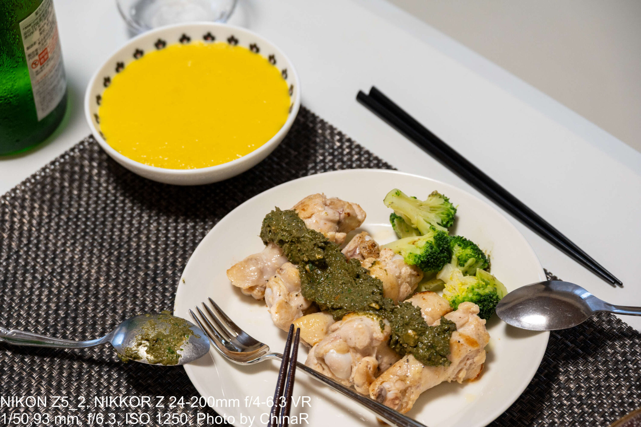 斜めアングルの食卓