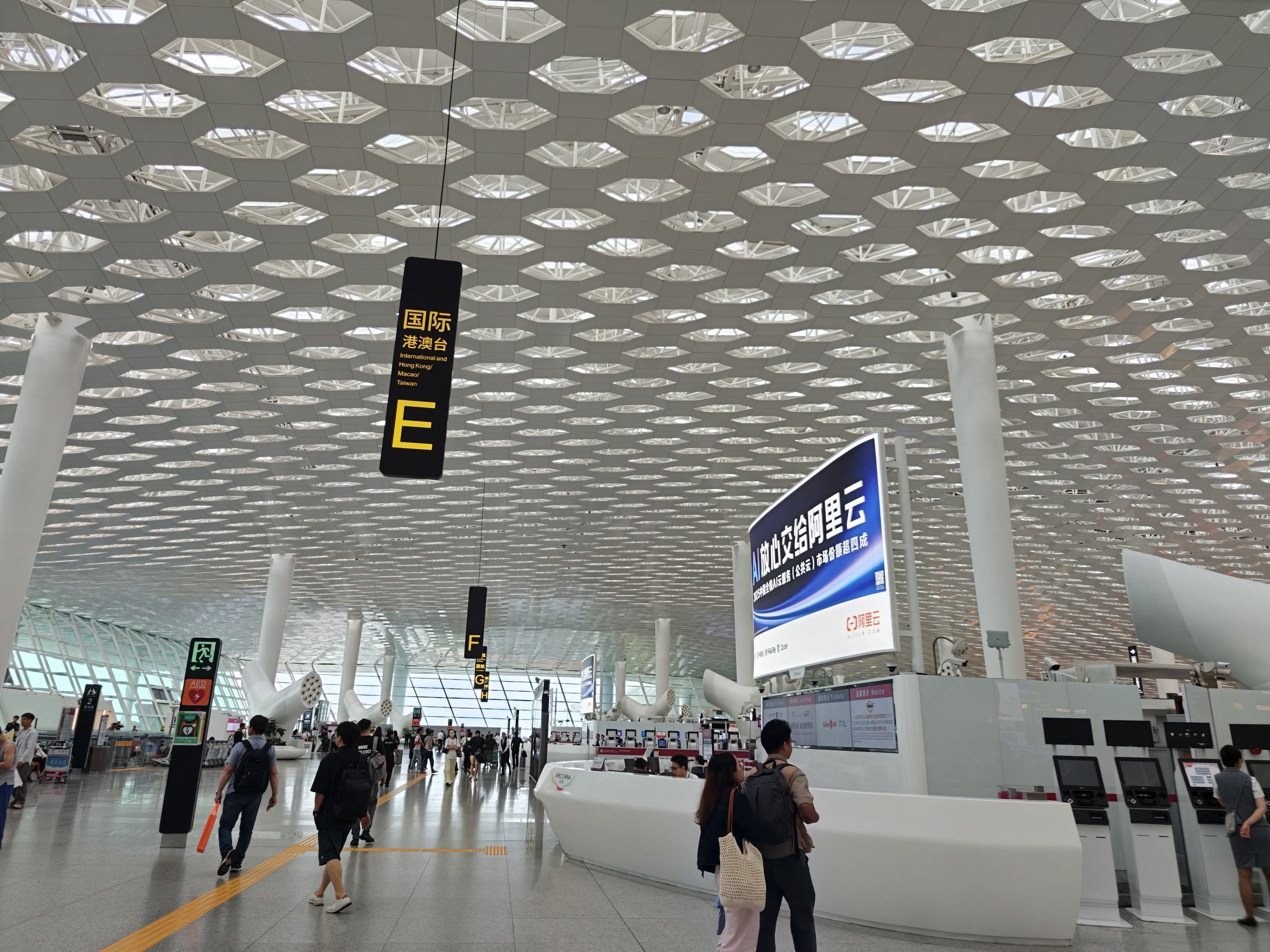 深圳宝安国際空港T3の出発ロビー