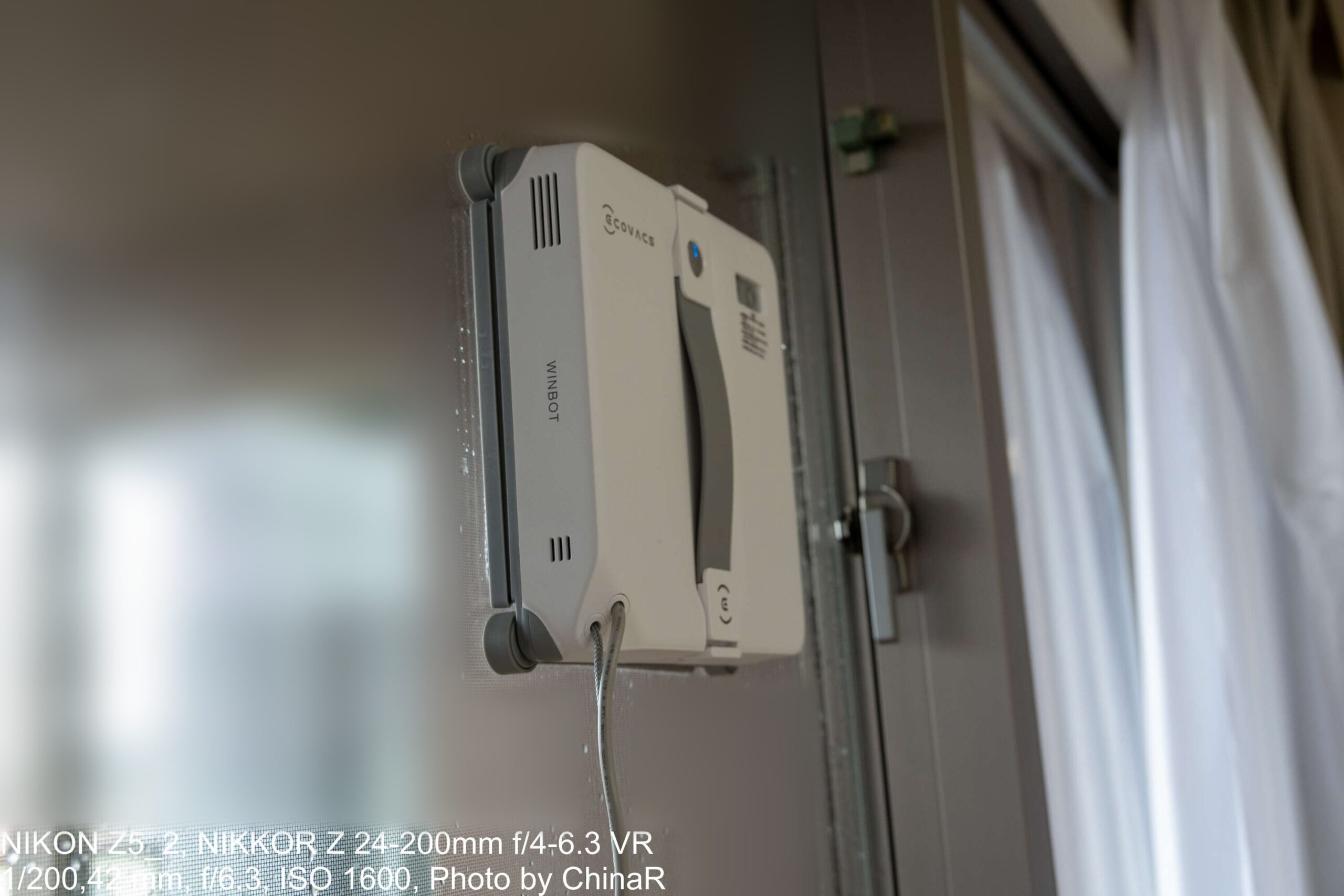 ECOVACS WINBOT mini 2の側面