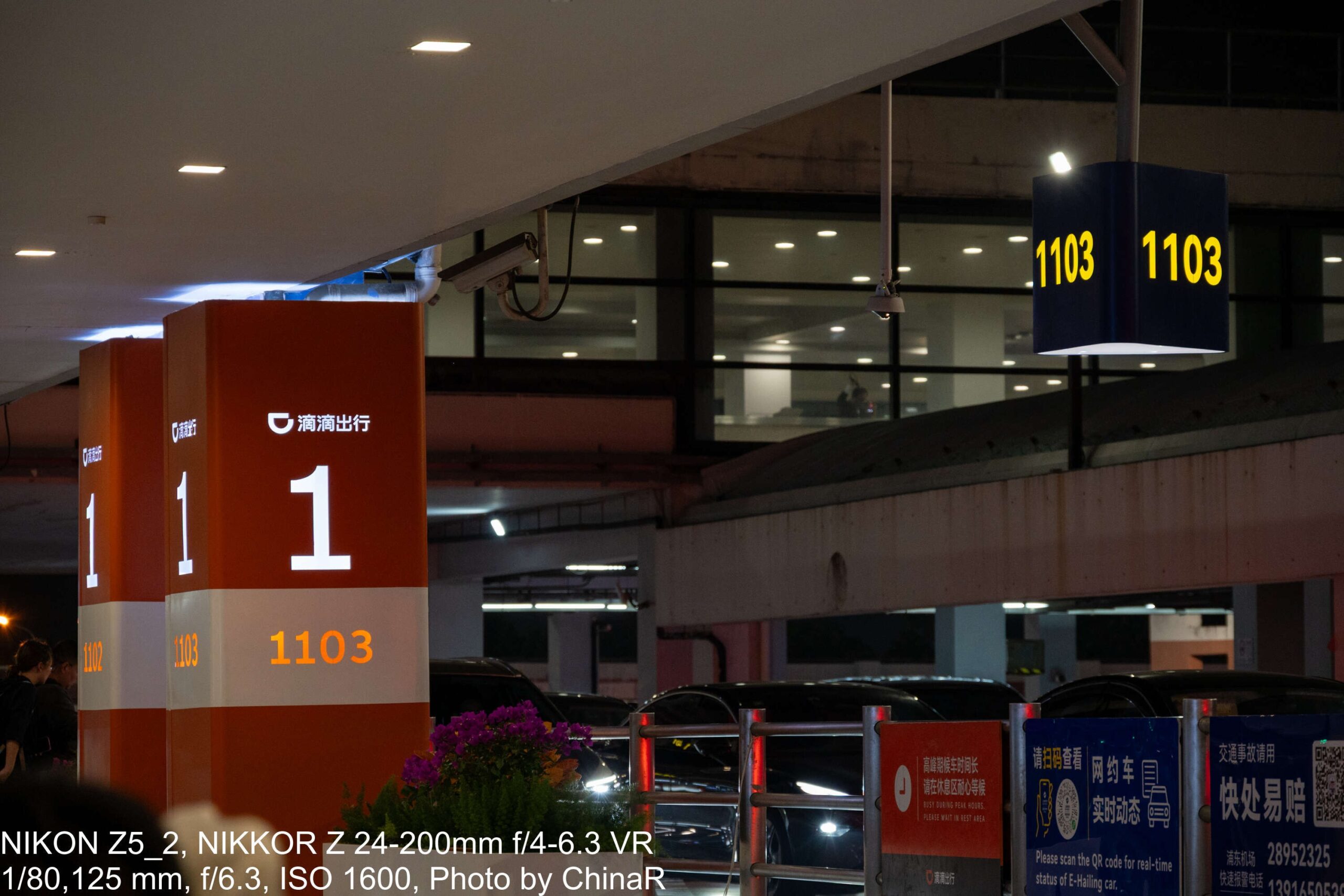 上海浦東空港のDidi(滴滴出行)乗り場の番号付きの柱