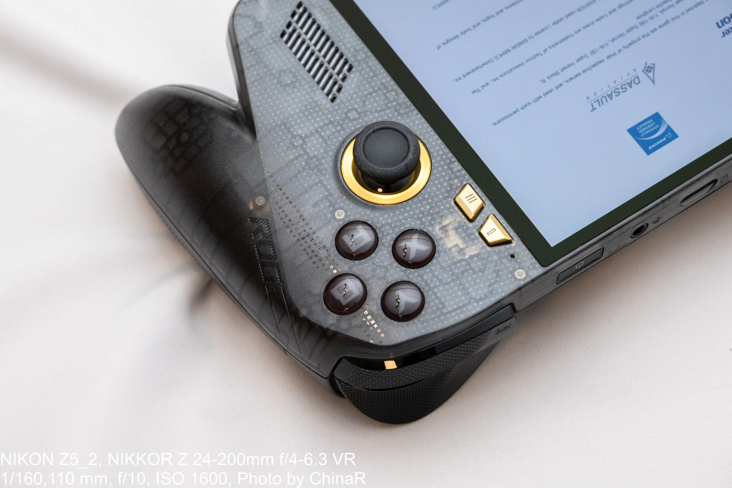 ROG XBOX Ally X20の半透明ABXYボタンと右スティック