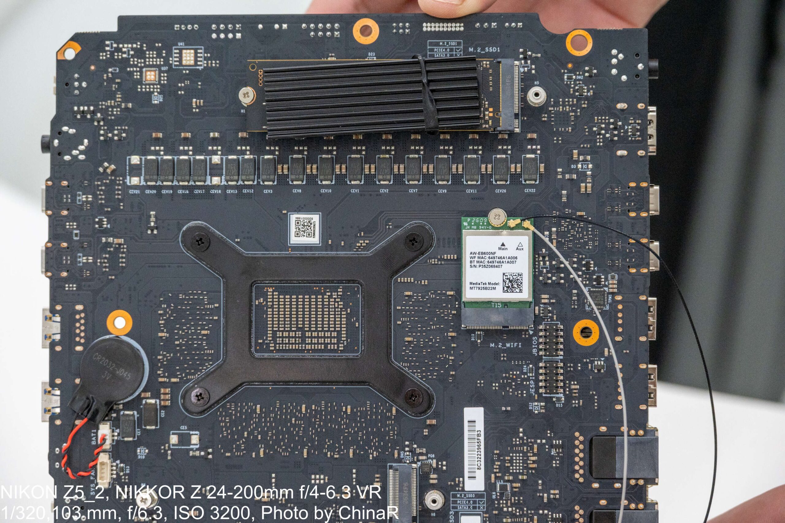 GMKtec EVO-X5 ProのM.2 SSDとMediaTek MT7925のWi-Fi 7モジュール