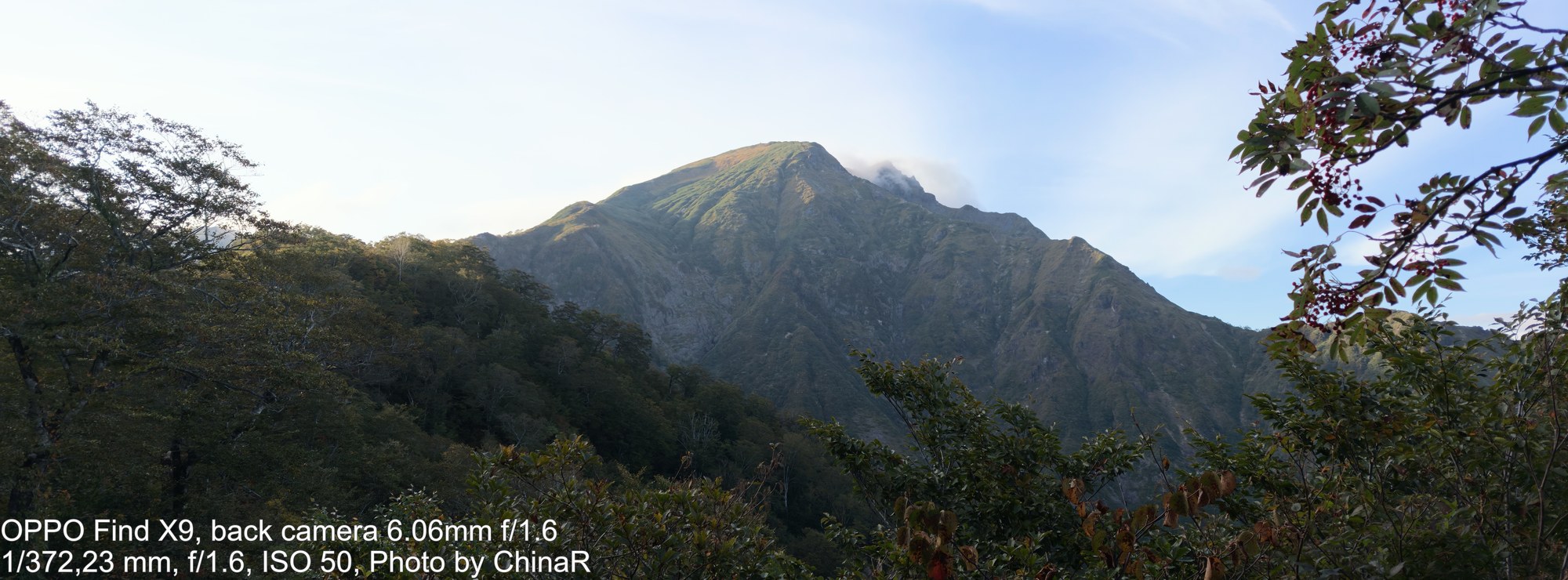 下山途中に見えた谷川岳